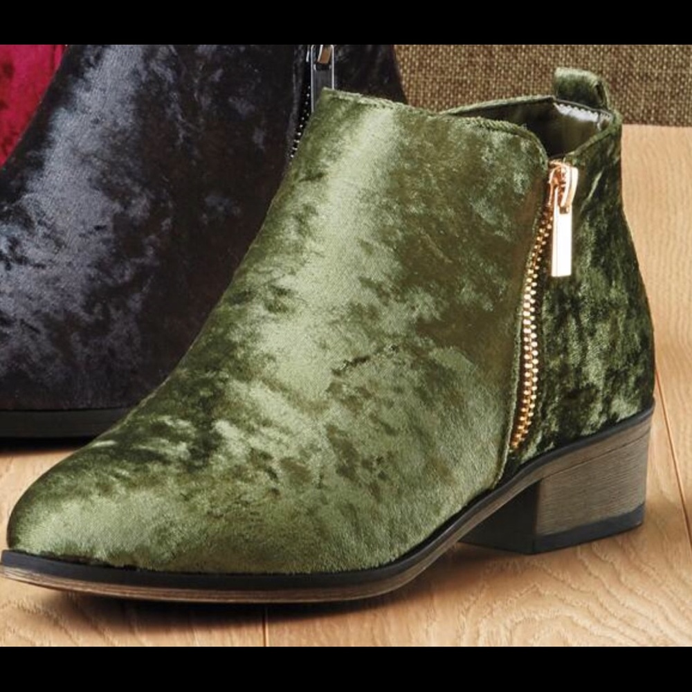 NWOT Bamboo Crushed Velvet Bootie